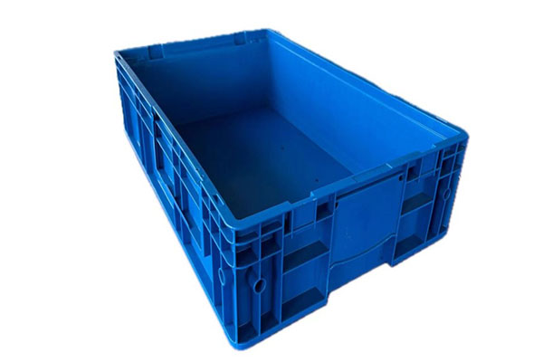 Plastic box